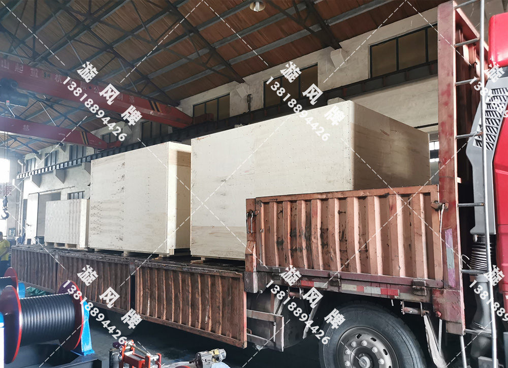 8臺(tái)5噸卷揚(yáng)機(jī)出口打包裝車送往天津港